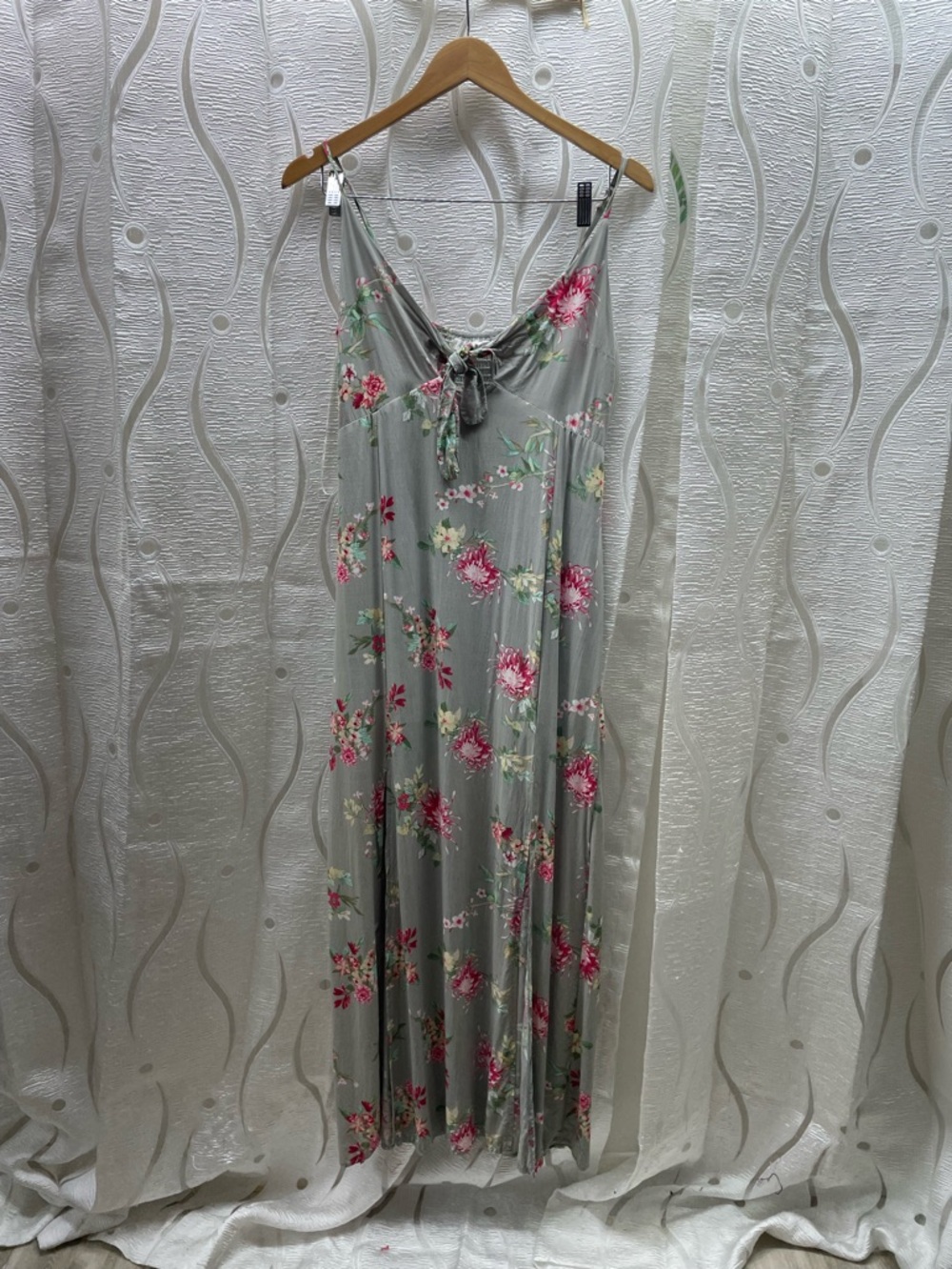 Kiwi & Punch Maxi Dress Womens Medium Sage Green Floral Excellent Boho Tie Front
